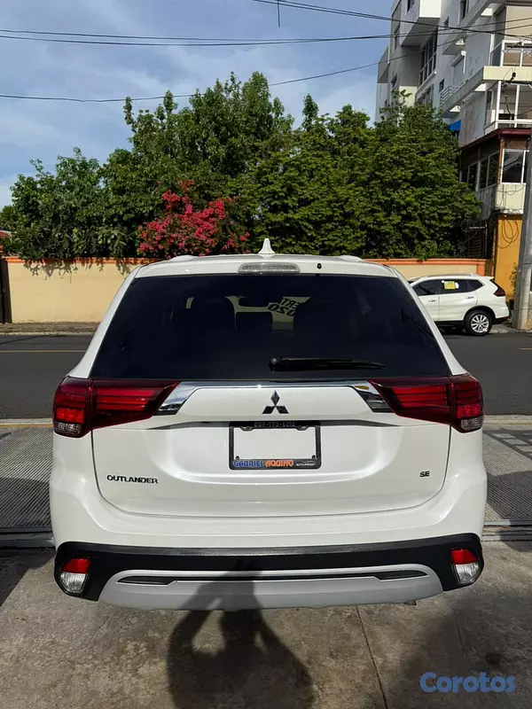 jeepetas y camionetas - Mitsubishi Outlander SE 2020 5