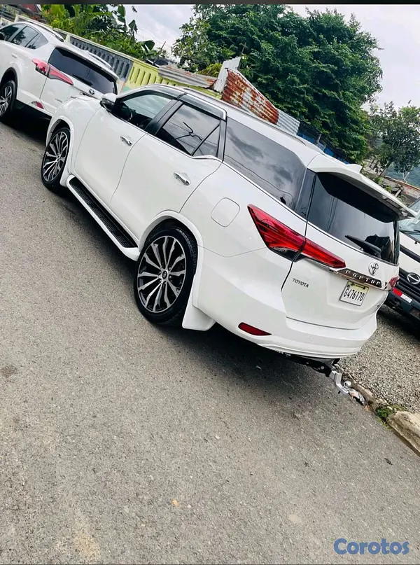 jeepetas y camionetas - Toyota fortuner 2020 2