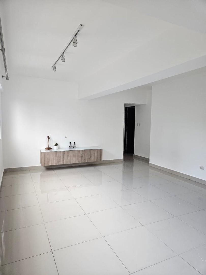 apartamentos - Alquiler en Arroyo Hondo Viejo.
 3 Hab, 2 bños remodelados, 2parq.
PRECIO:55,000 0