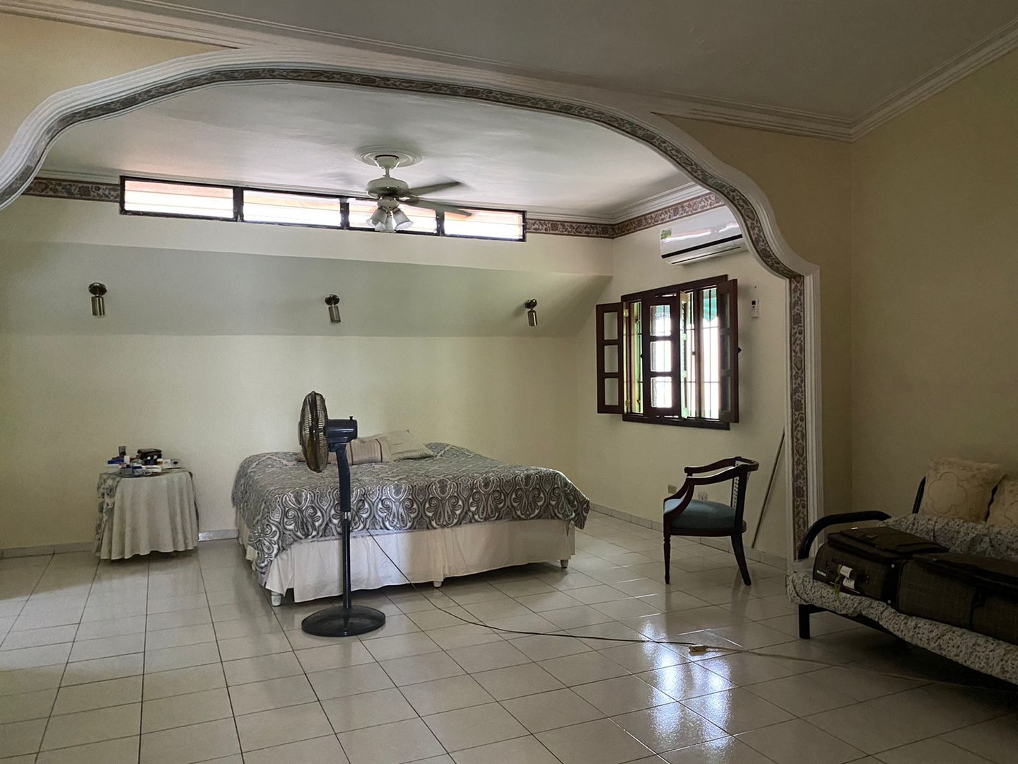 casas - Venta, propiedad de 2 niveles próximo al Malecón Center, Santo Domingo 3