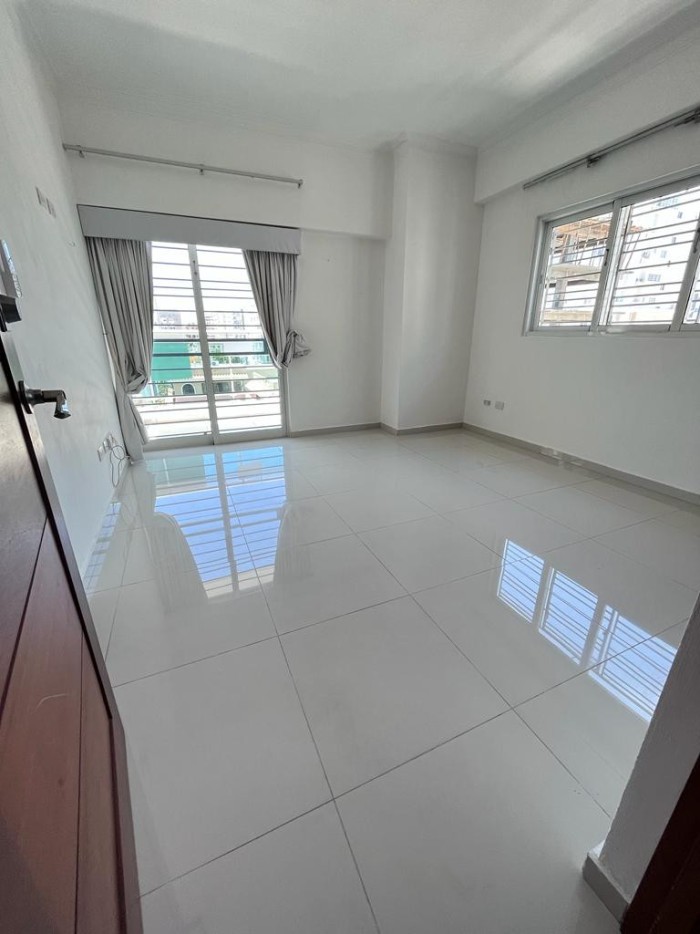 apartamentos - Alquilo en Evaristo Morales a 3 cuadras de acrópolis  center, piso alto  1