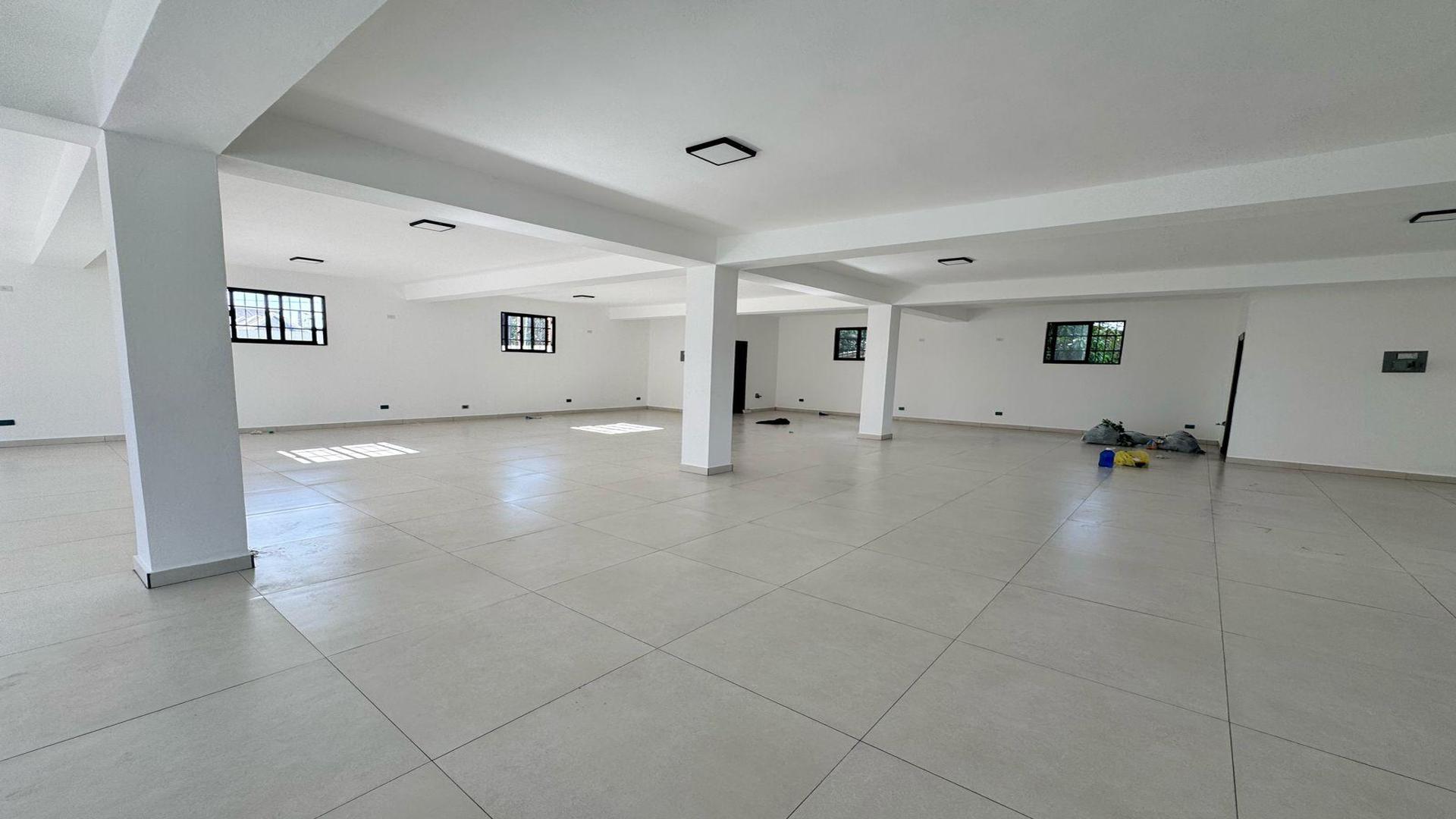 oficinas y locales comerciales - LOCAL EN PRIMER NIVEL DE RENTA EN LOS JARDINES SANTIAGO 3