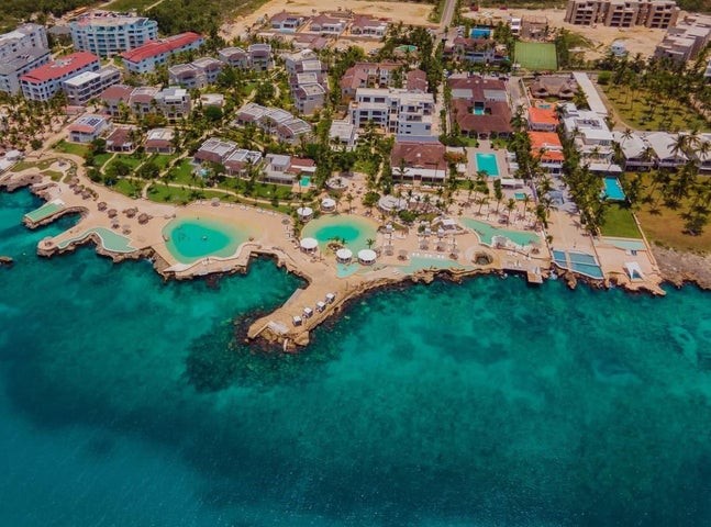 apartamentos - Proyecto en venta La Romana #24-1612 tres dormitorios, balcón, muelle propio.
 0