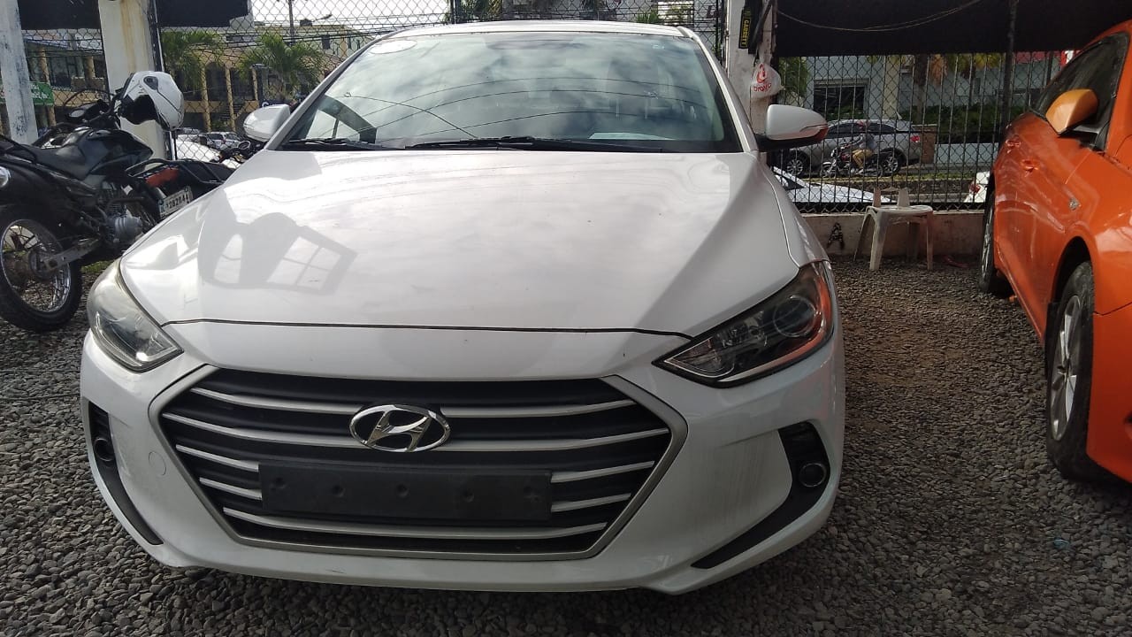 carros - HYUNDAI AVANTE 2017 BLANCODESDE: RD$705,100.00