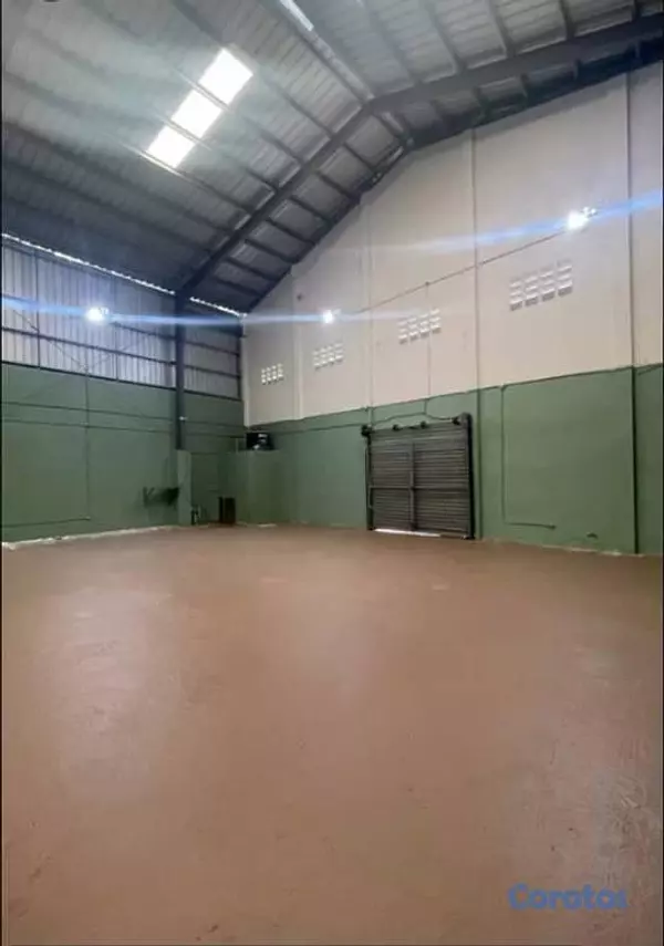 otros inmuebles - Vendo/ Alquilo Nave industrial en Urbanización Monumental 2