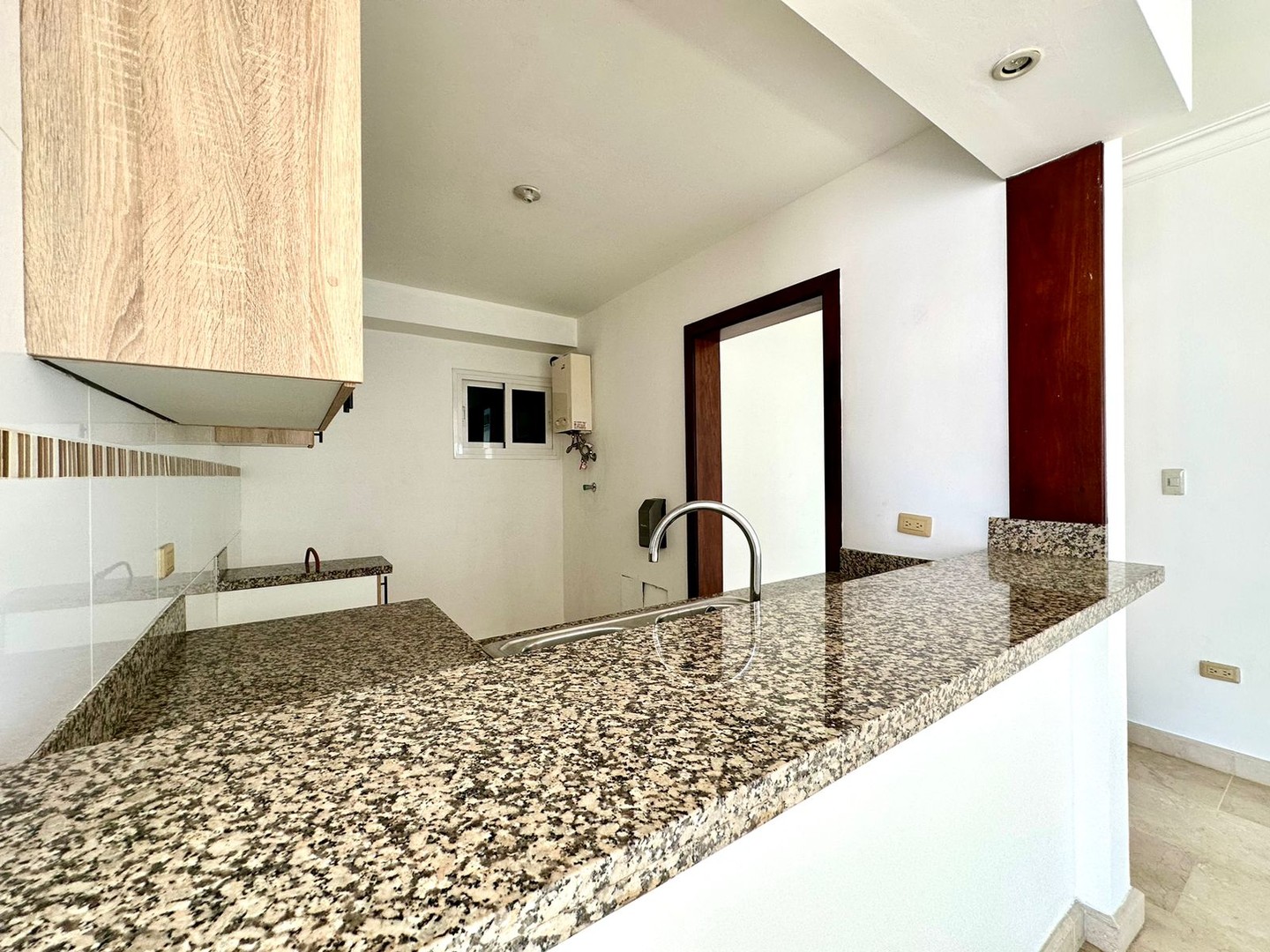 apartamentos - Apartamento con línea blanca en Naco  2