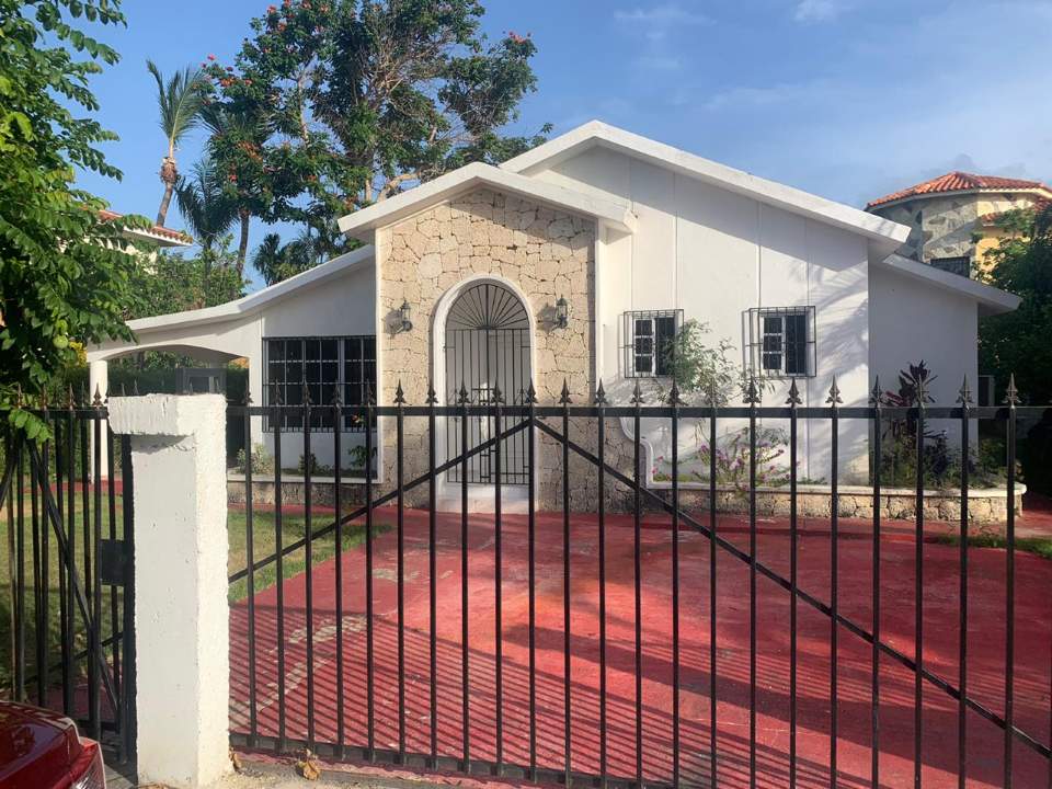 casas vacacionales y villas - Casa 3DOR/3 BAÑ en Residencial costa bávaro - Punta Cana