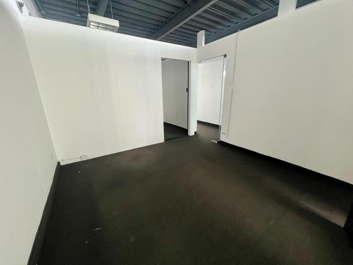 oficinas y locales comerciales - 🔵Alquilo Local 255 mts  2do piso en Paraiso  8