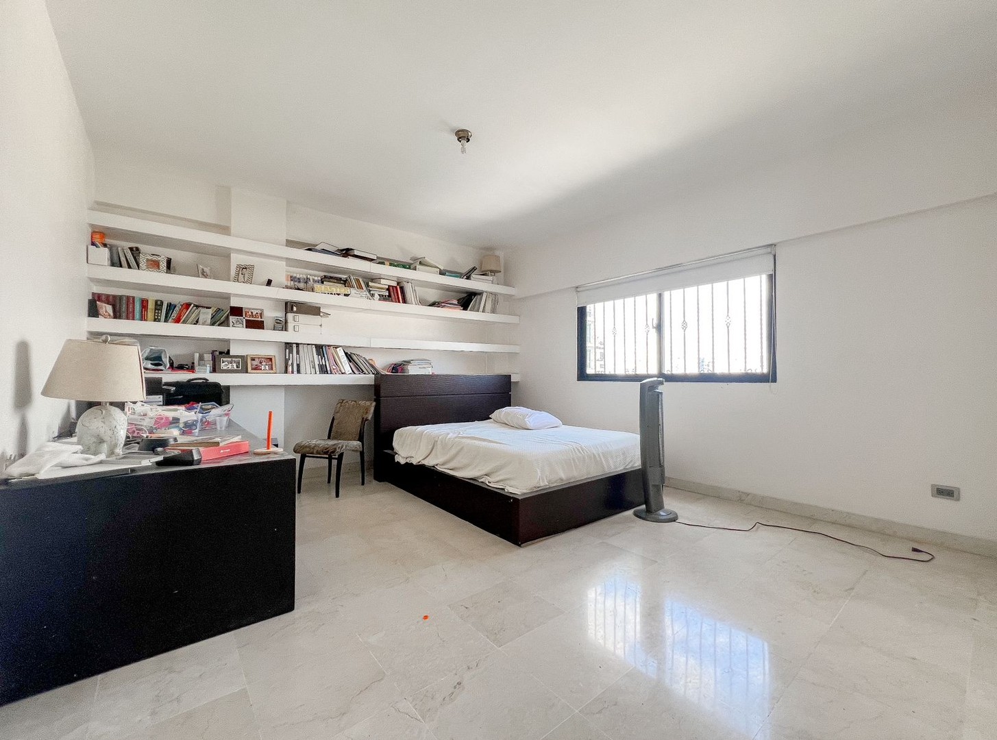apartamentos - Serralles, Espacioso Apartamento Clásico Sin Mobiliarios En Torre Familiar!!! 5