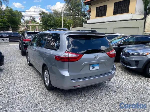 jeepetas y camionetas - Sienna 2016 gasolina puertas automáticas  5