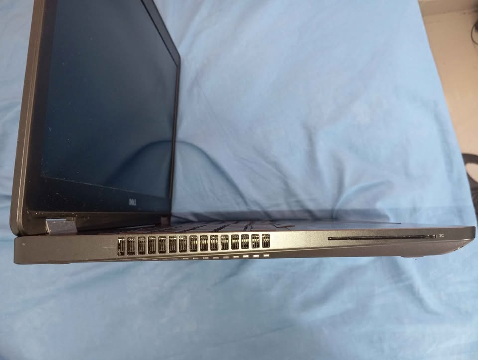 computadoras y laptops - DELL LATITUDE E5570 usada en buen estado 4