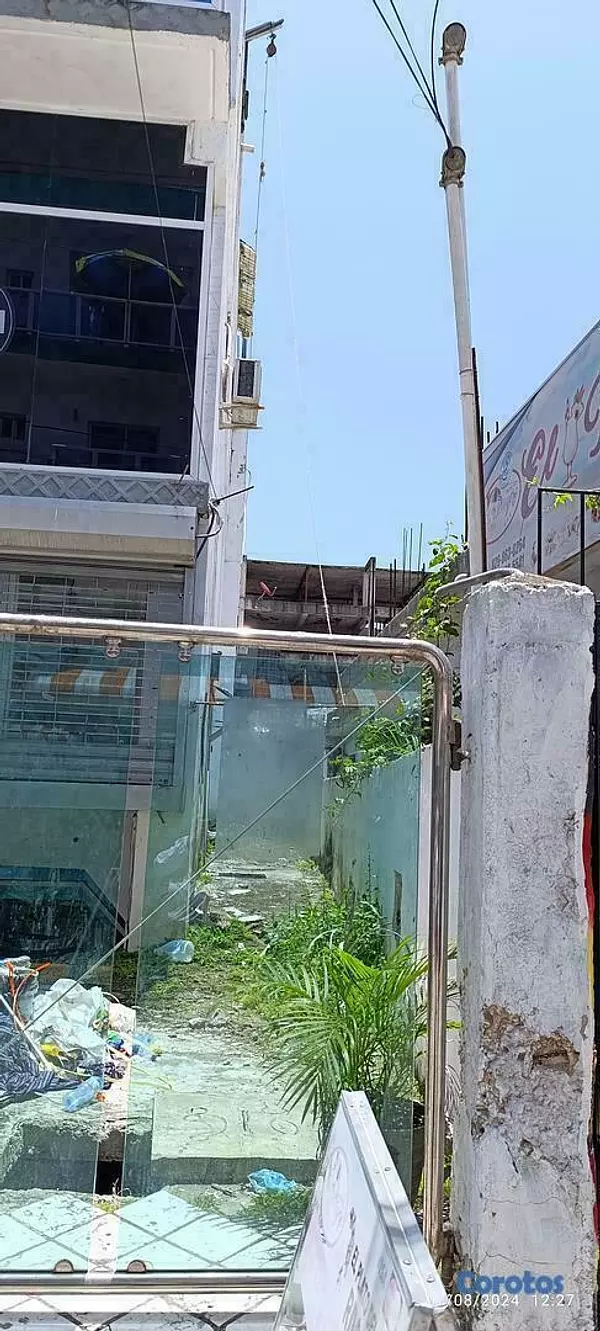 oficinas y locales comerciales - EXCELENTE PLAZA COMERCIAL-  SIN INTERMEDIARIOS - CERCANO PLAYA BOCA CHICA... 6