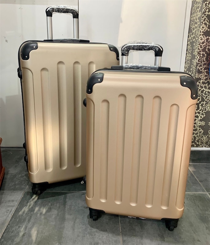 carteras y maletas - Set maletas plásticas. Nuevas de 22” y 26” pulgadas. 3