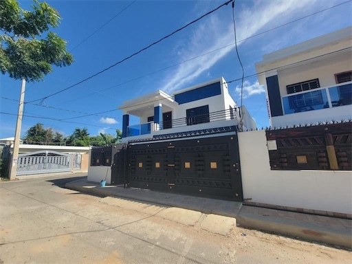 casas - Venta de casa en la autopista de san Isidro brisa oriental Santo Domingo  0