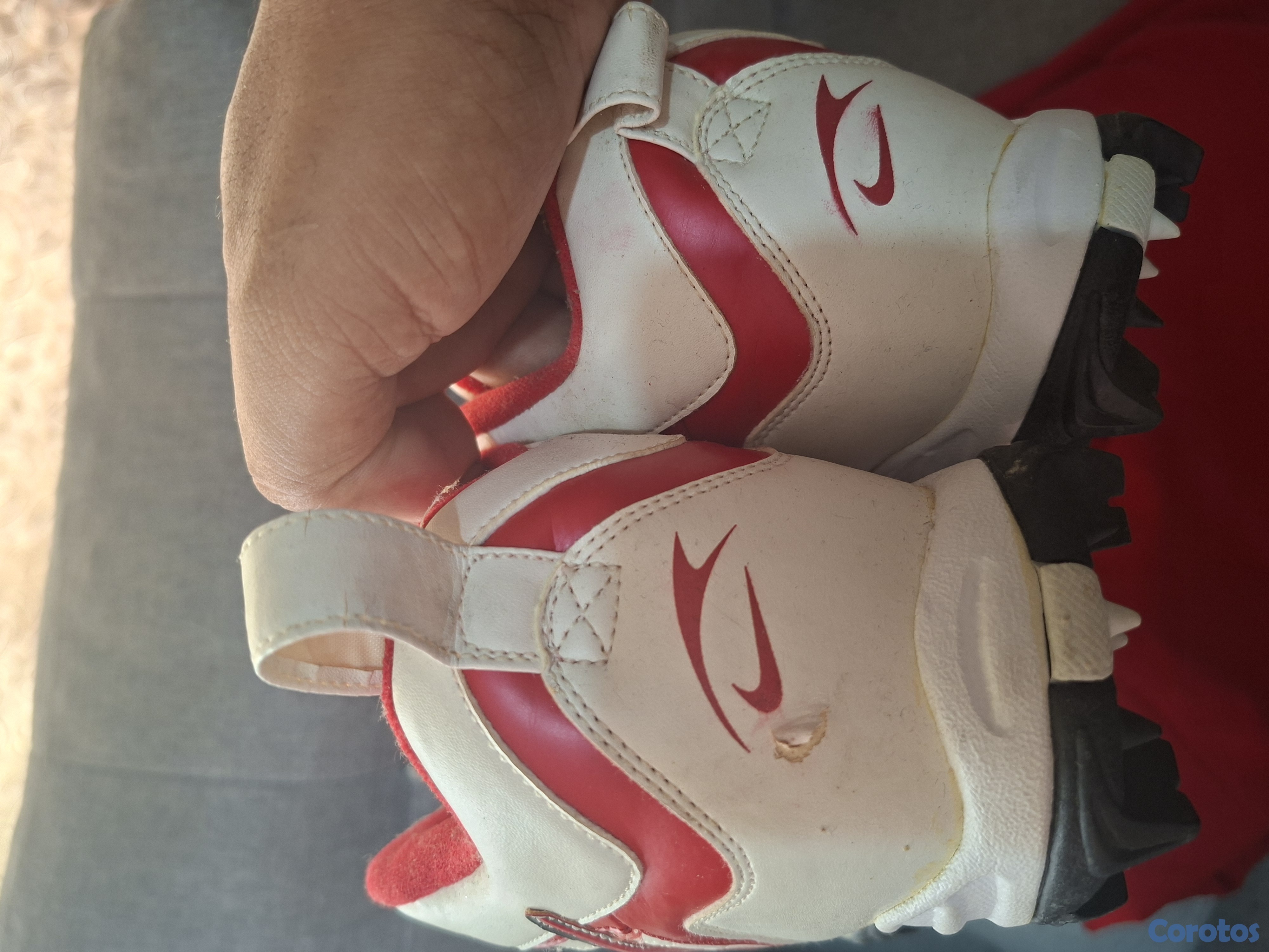 Artículos Deportivos - Clavos de baseball/softball y ropa deportiva  4