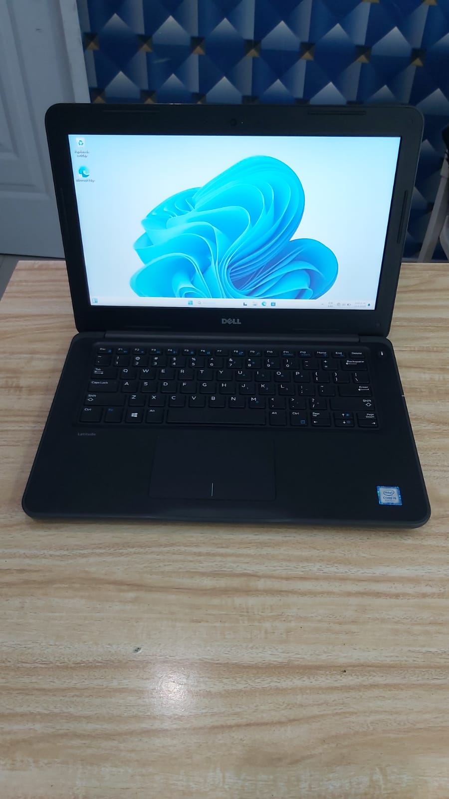 computadoras y laptops - Dell Latitude 3380 Intel Core i5 de 7ma Generación