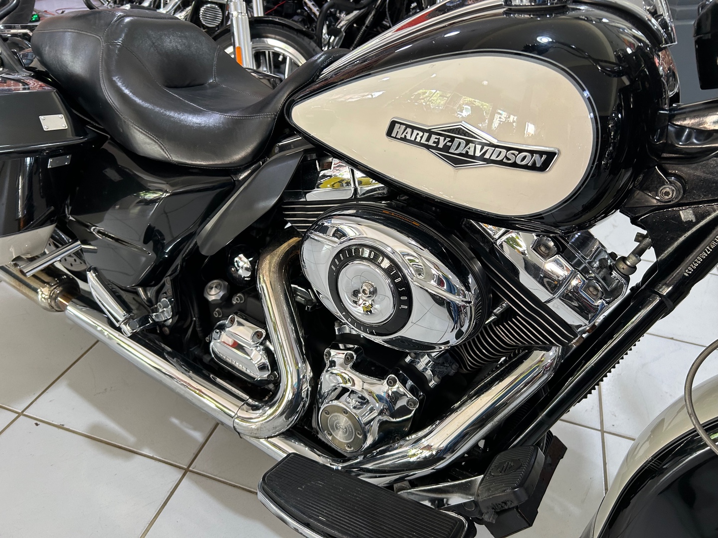 motores y pasolas - Harley Davidson Road King Police año 2010 3