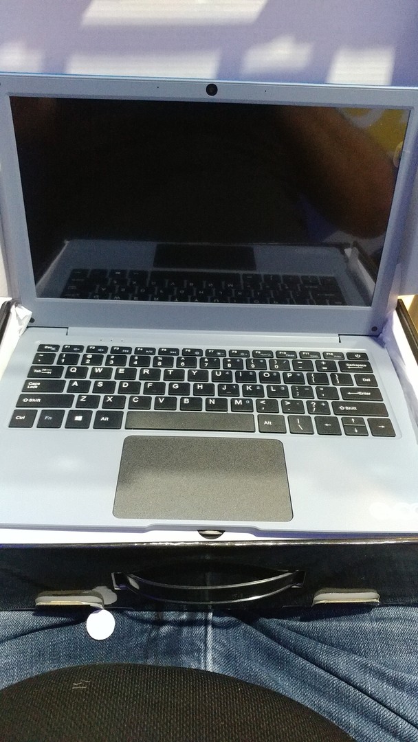 Laptop Evoo nueva con microsoft 365. 0
