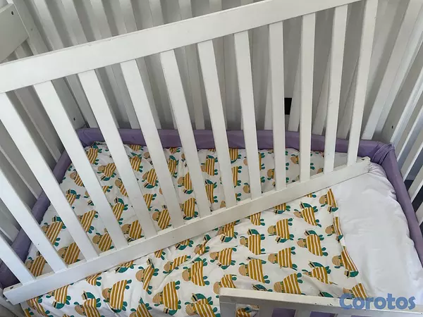 muebles y colchones - Cuna Blanca 0 meses a 4 o 5 años 
El colchon lo regalamos.  7
