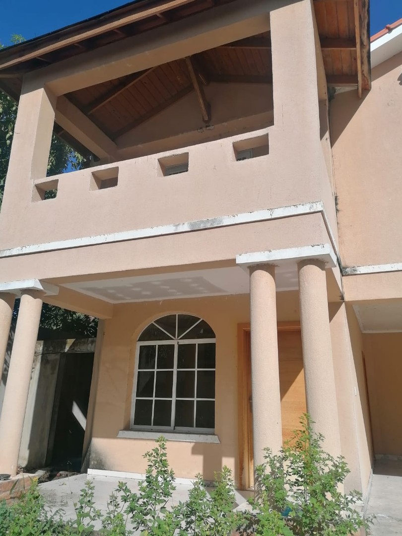 casas - Se vende casa en San Isidro a dos minutos del Bravo 2