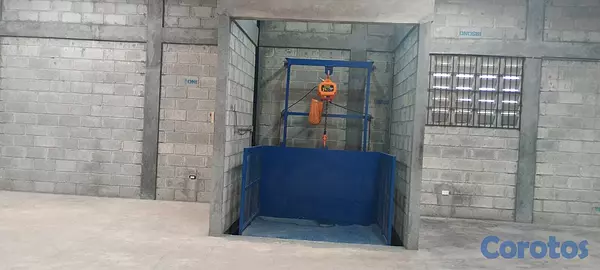 oficinas y locales comerciales - ALQUILO NAVE. Localizada en Ensanche La Fe. 700 mt 7