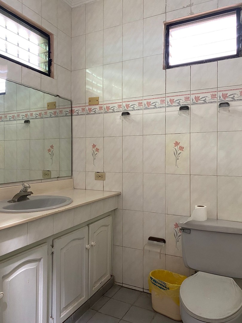 casas - Venta, propiedad de 2 niveles próximo al Malecón Center, Santo Domingo 5