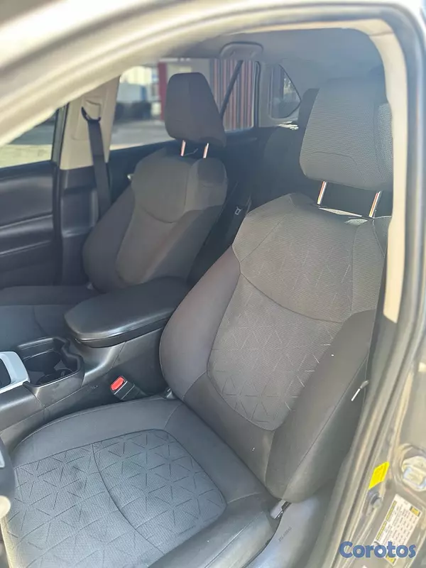 jeepetas y camionetas - Toyota RAV4 2020 XLE 6