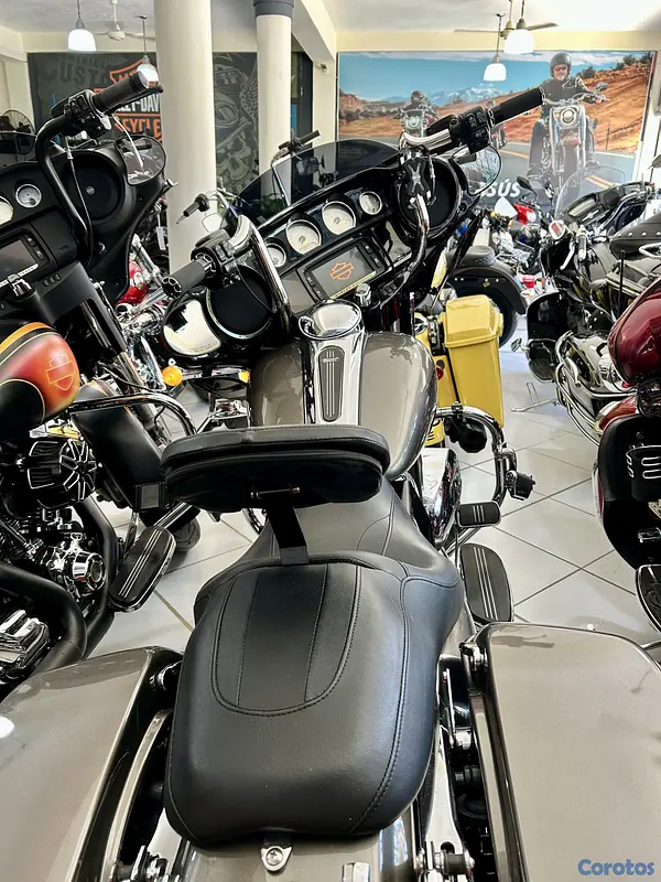 motores y pasolas - Harley Davidson Street Glide año 2017 7