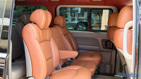 jeepetas y camionetas - 2020 Hyundai Grand Starex Diesel 11 Pasajeros 8