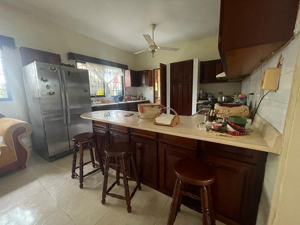 casas - Se Vende Casa  Esta es una Perfecta oportunidad para remodelar a tu gusto.   1