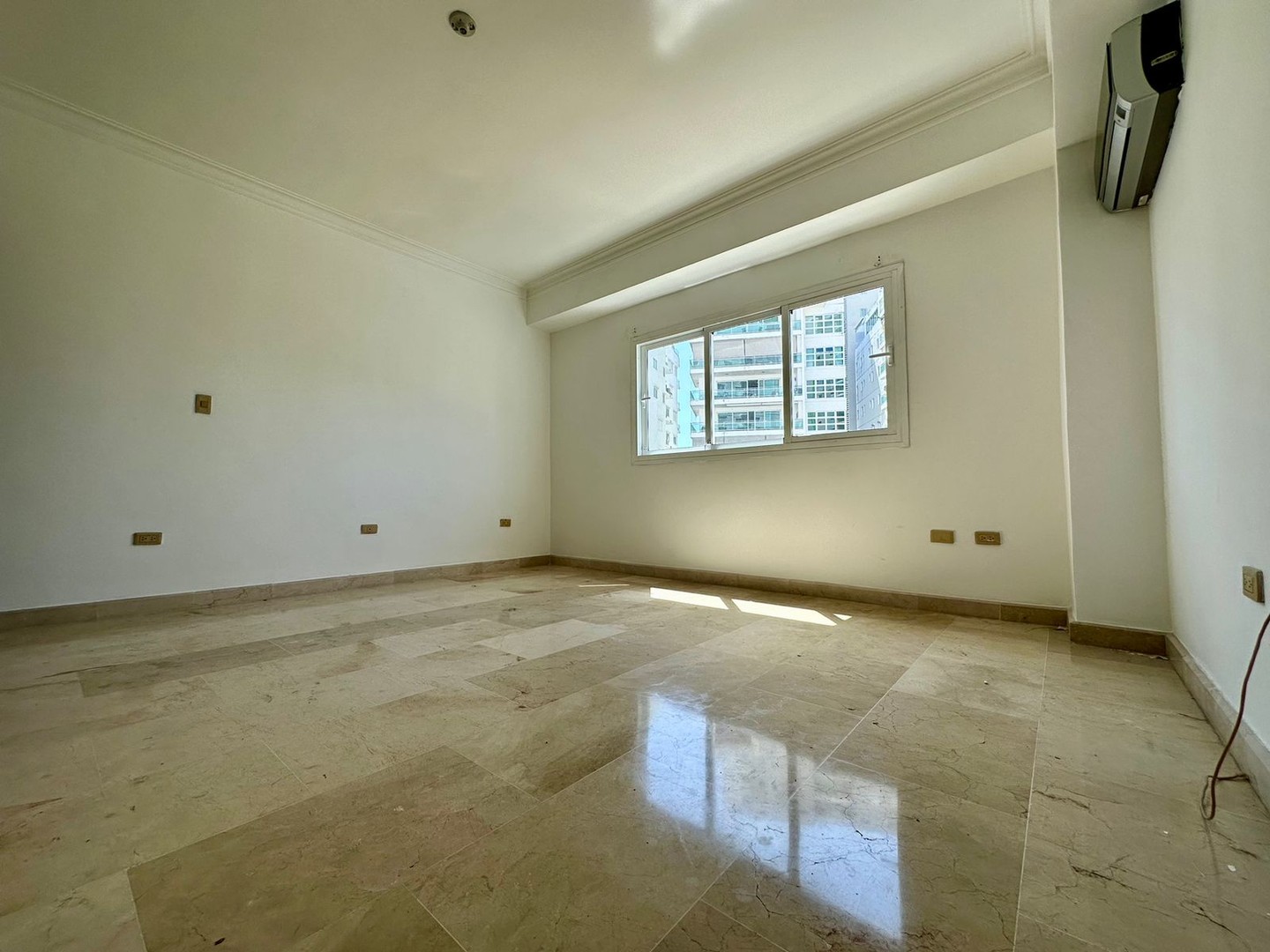 apartamentos - Apartamento con línea blanca en Naco  3