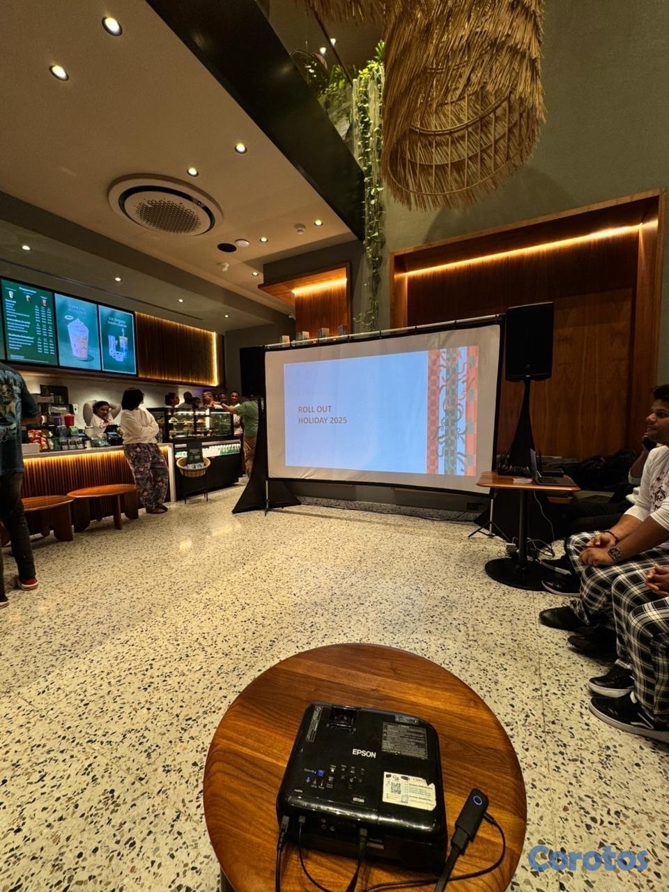 otros electronicos - Proyector, pantalla, bocina, micrófonos para taller o eventos en alquiler 3