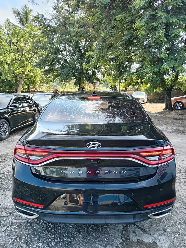 carros - HYUNDAI GRANDEUR 2017 NEGRO 4