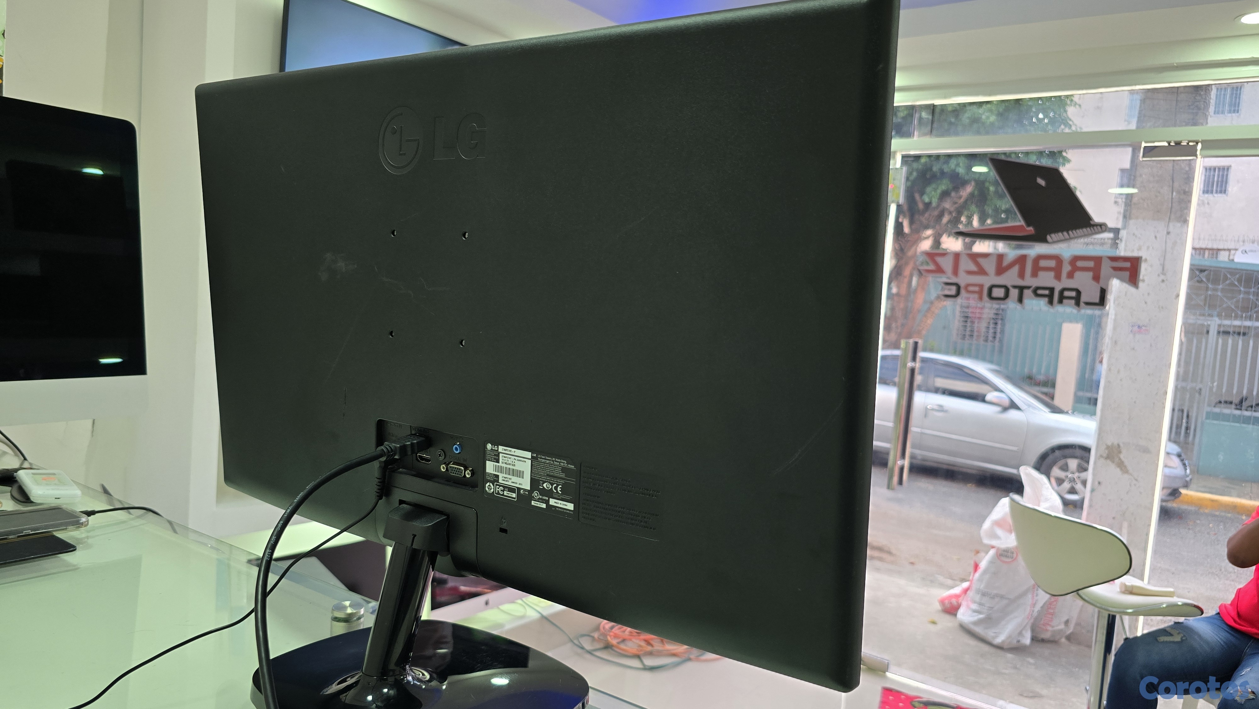 computadoras y laptops - Monitor LG de 27 Pulgadas full 1080p hdmi salida de audio 3