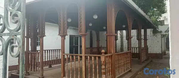solares y terrenos - Venta de Casa o solar en la Av. Simon Bolivar 8