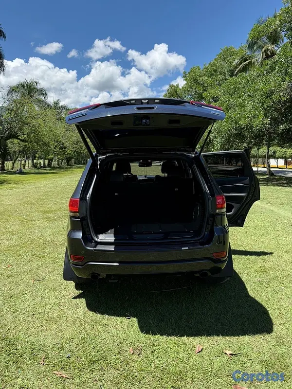 jeepetas y camionetas - JEEP GRAND CHEROKEE OVERLAND 2016 DIESEL 4