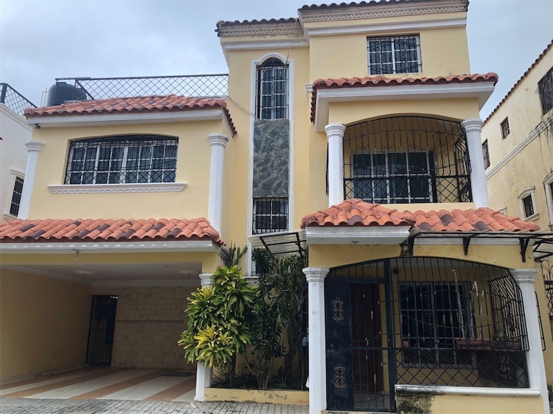 casas - Venta de casa en vista hermosa zona oriental Santo Domingo este 