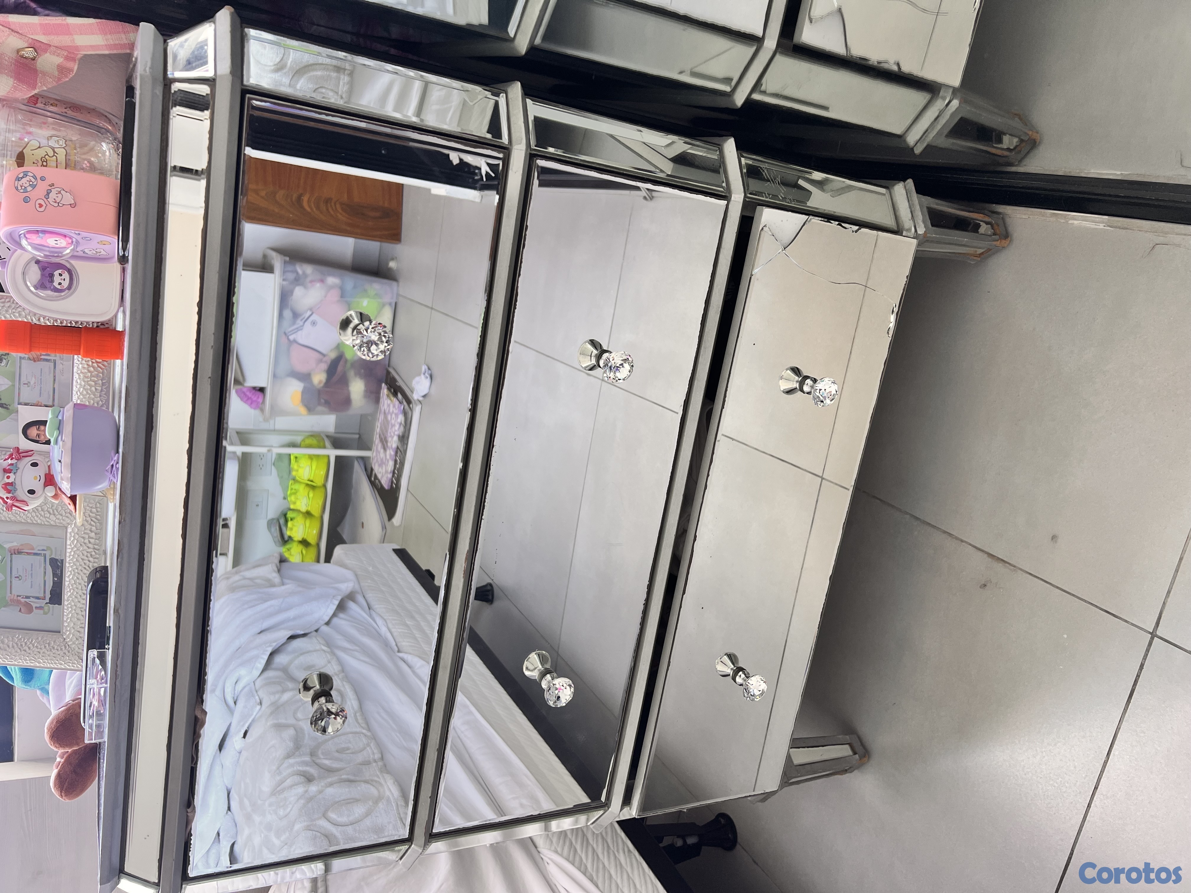 muebles y colchones - 2 mesas de espejo 3 gavetas  1