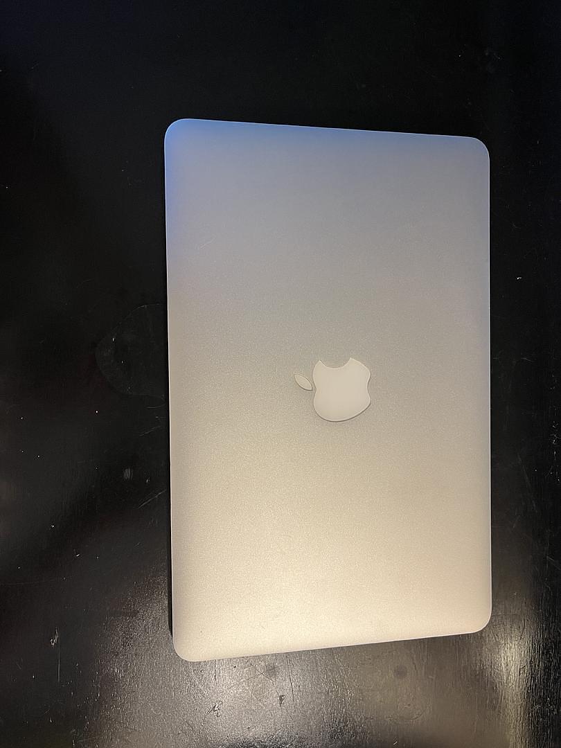 computadoras y laptops - ¡En venta MacBook Air 11’’ (2015) - Gris en excelente estado!