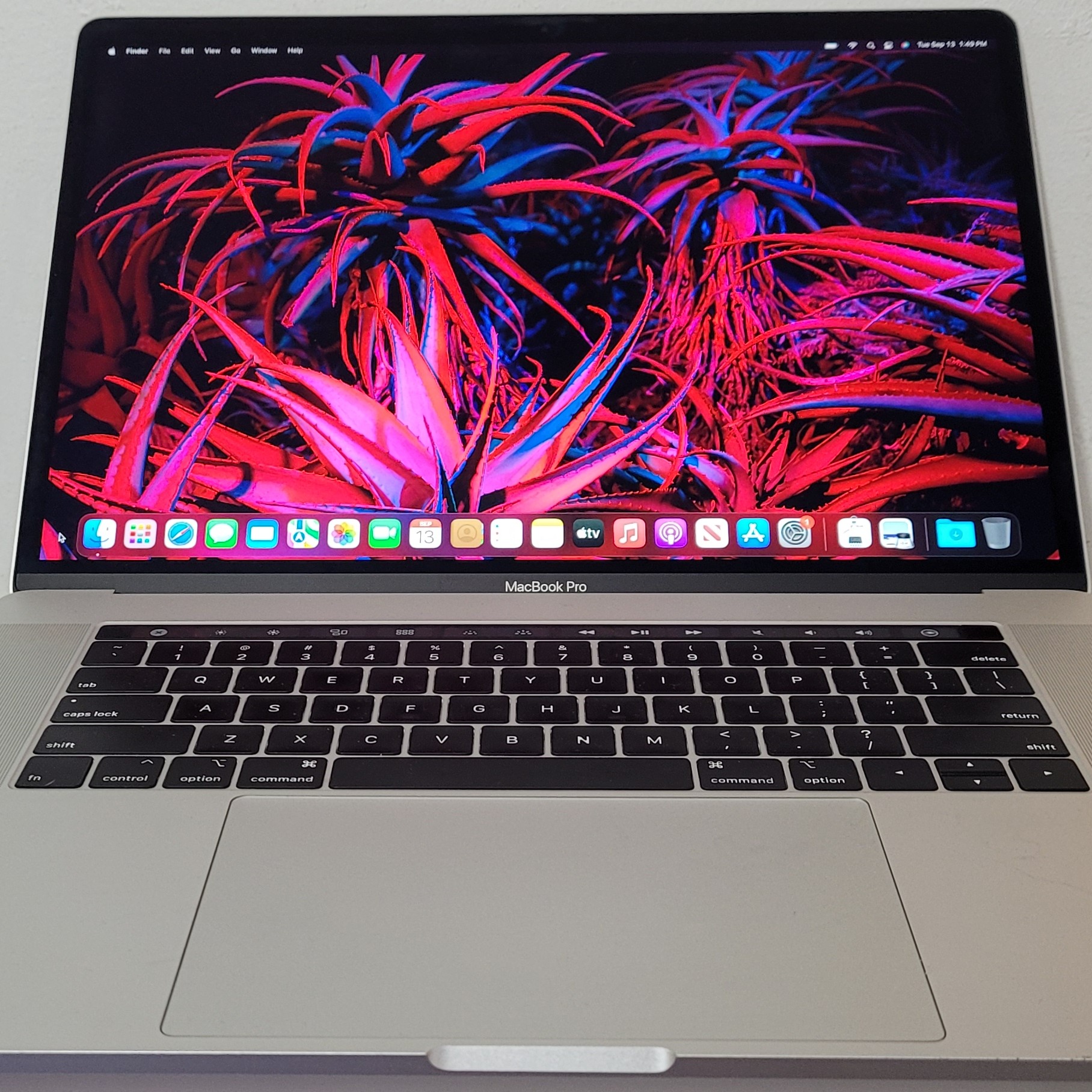 computadoras y laptops - Macbook pro Retina 2019 15 Pulg Core i7 Rqm 16gb Disco 256gb Solido New