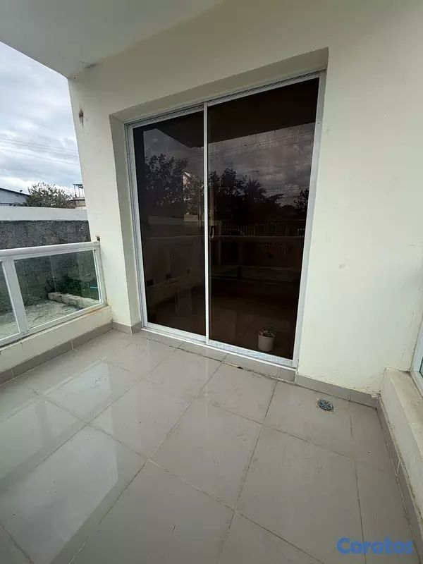 apartamentos - venta de apartamento primer piso con patio en la autopista de san isidro  12