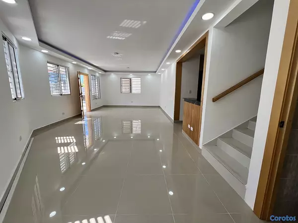 casas - venta de casa con piscina en la autopista de san Isidro brisa oriental  6