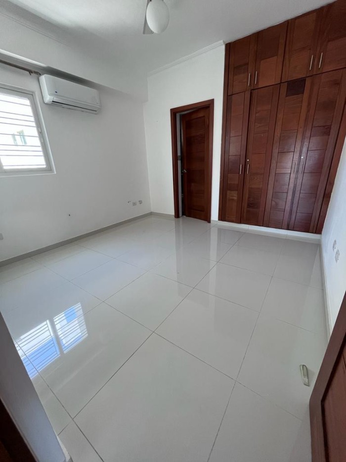 apartamentos - Alquilo en Evaristo Morales a 3 cuadras de acrópolis  center, piso alto  3
