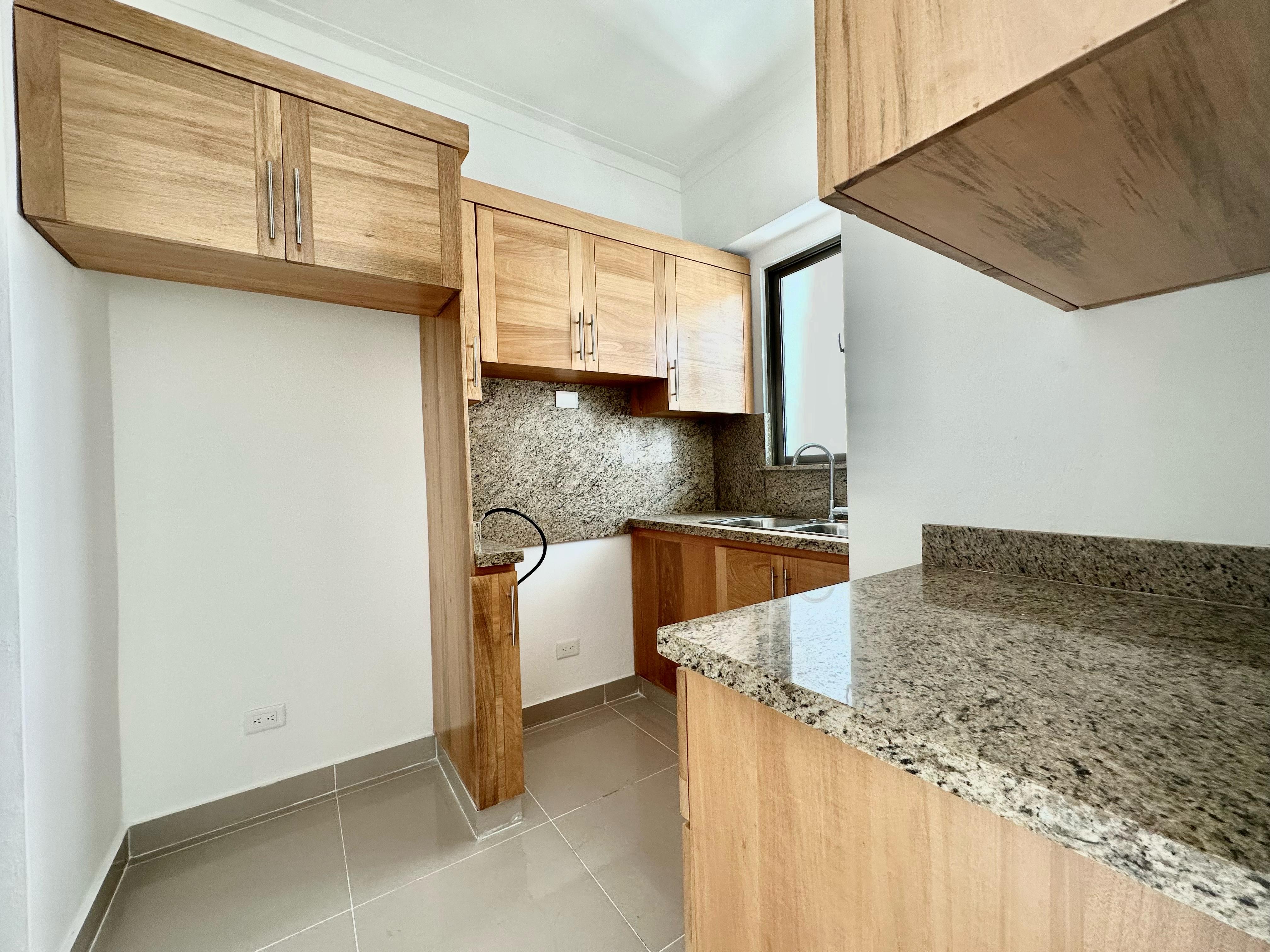 apartamentos - Alquiló Evaristo morales una hab 1.5 baños parqueo 9