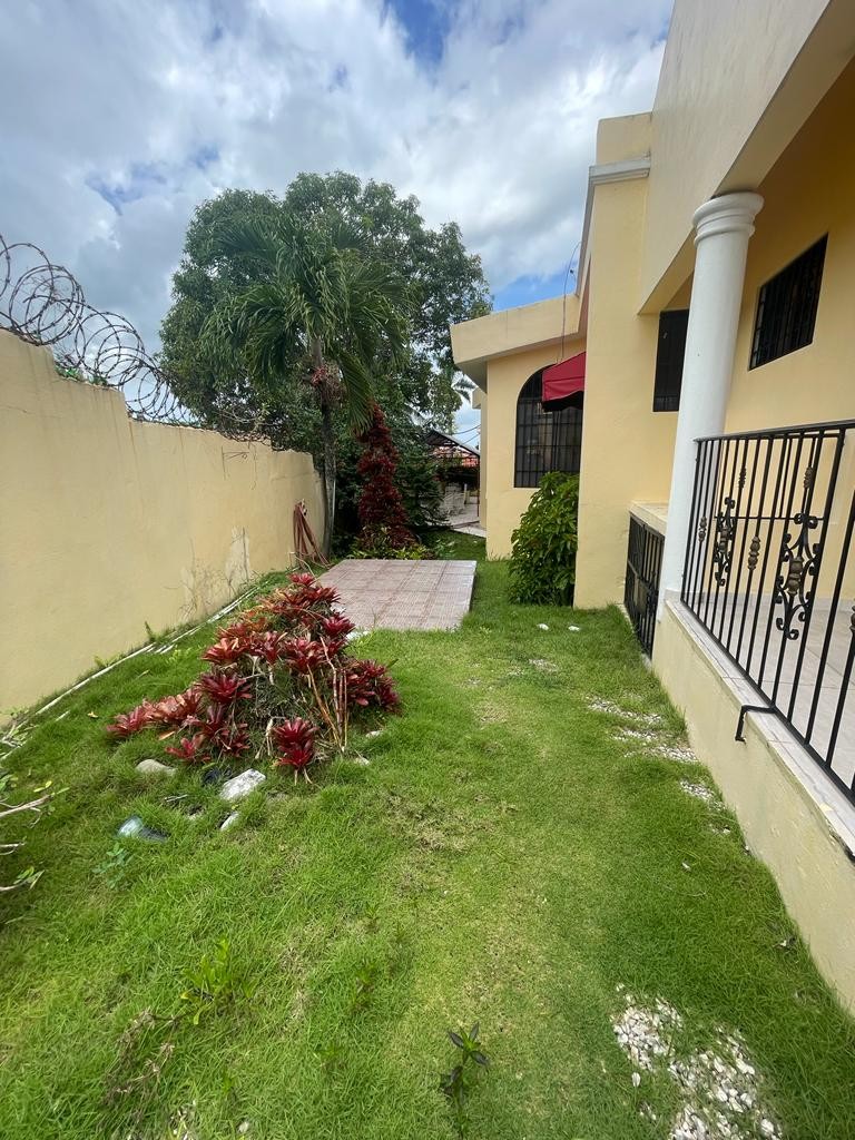 casas - Se Vende Casa  Esta es una Perfecta oportunidad para remodelar a tu gusto.   2
