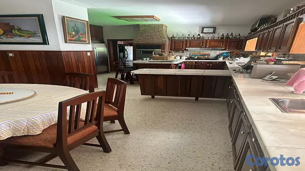 casas - Venta amplia casa con terreno de 2,100m2 10