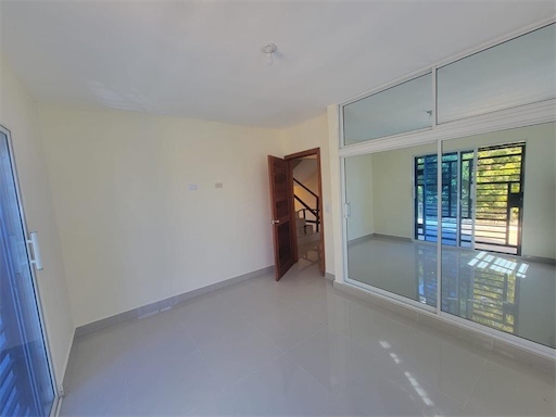 casas - Venta de casa en la autopista de san Isidro brisa oriental Santo Domingo  2