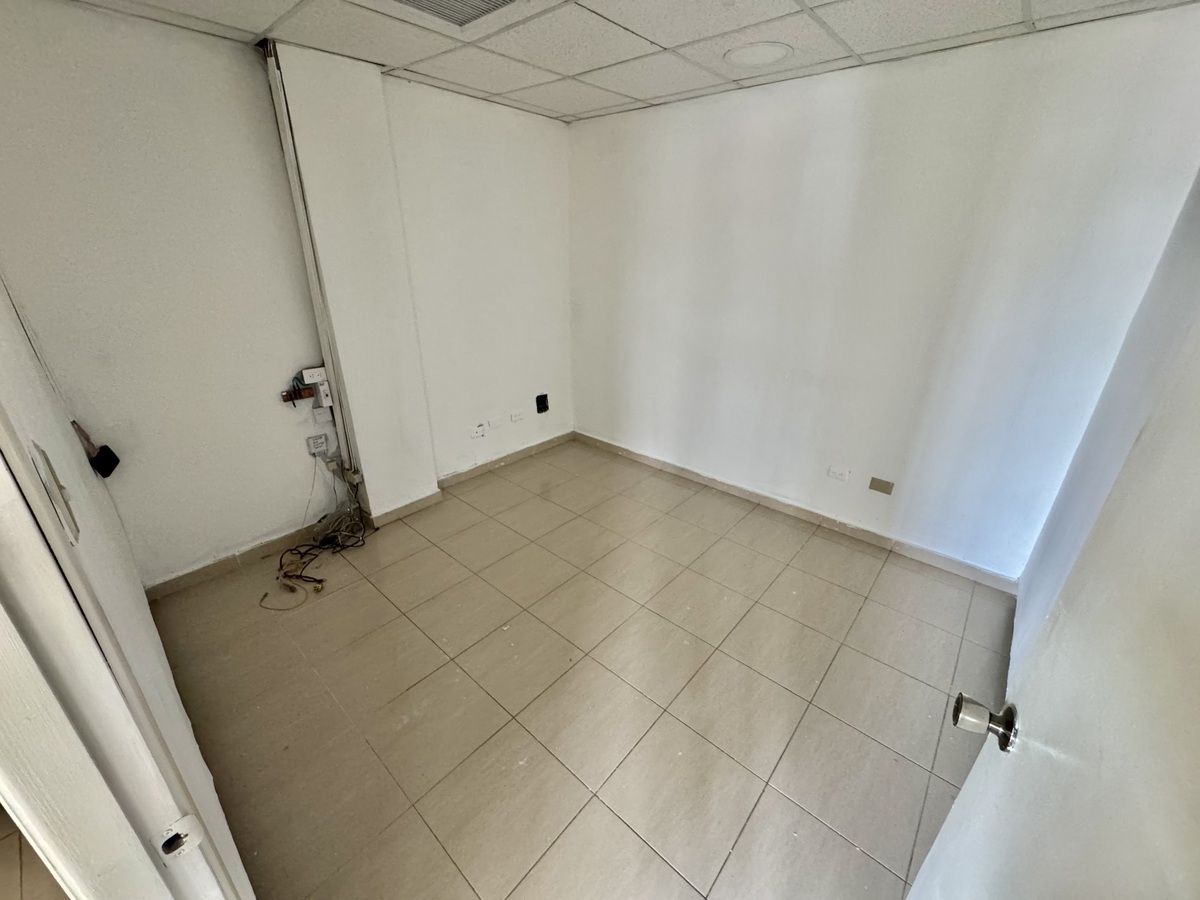 oficinas y locales comerciales - 🔵 Alquilo local 55 mts piso 3 en la castellana  2