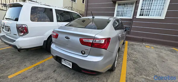 carros - kia rio 2012 3