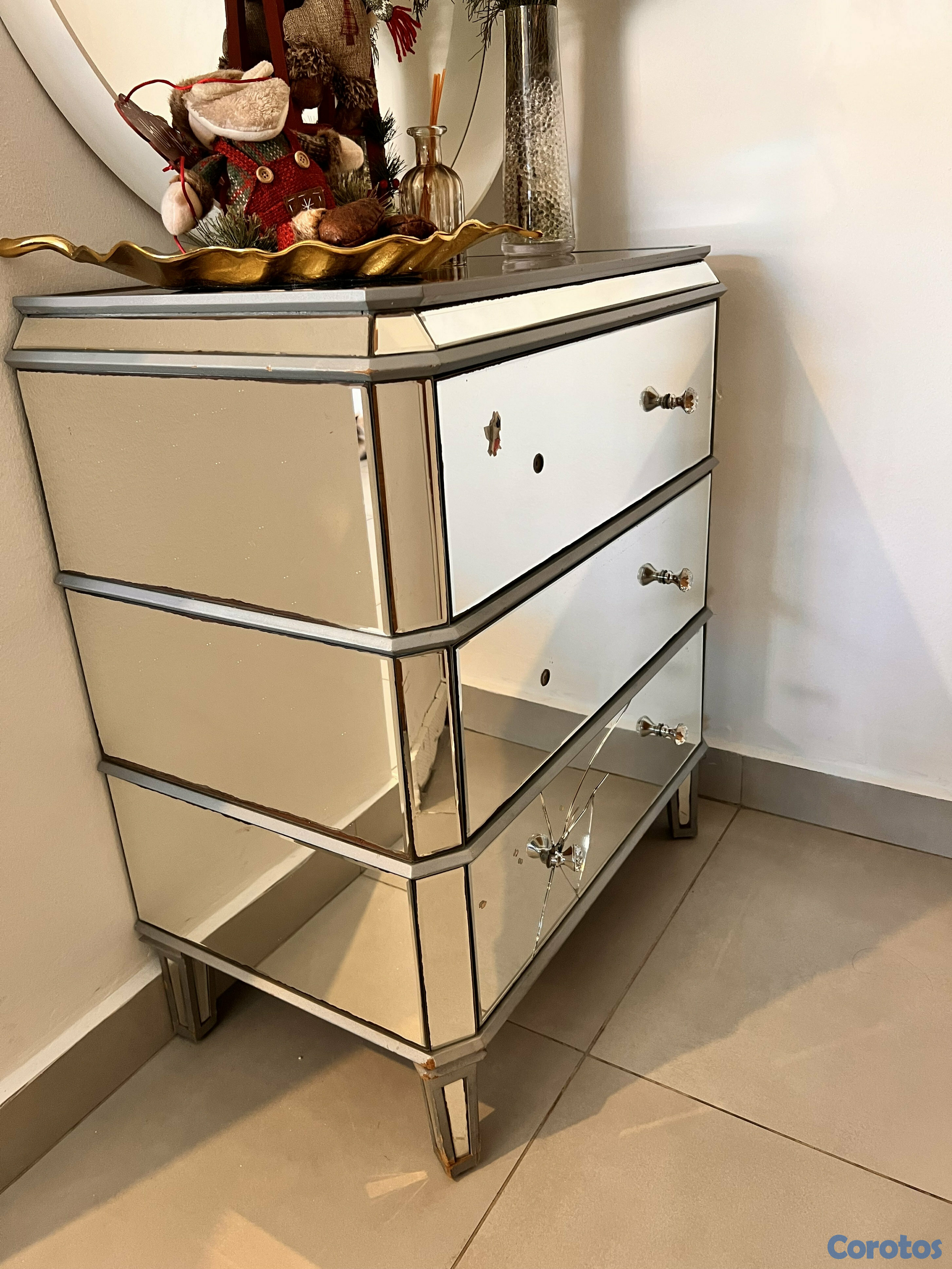 muebles y colchones - 2 mesas de espejo 3 gavetas  2